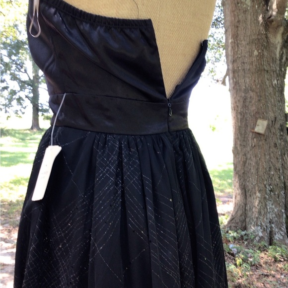 Small Cute little black dress​ - Picture 9 of 11